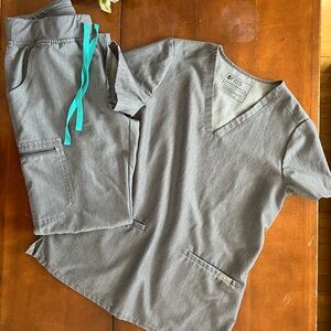FIGS Size small Heather Gray Scrub Set